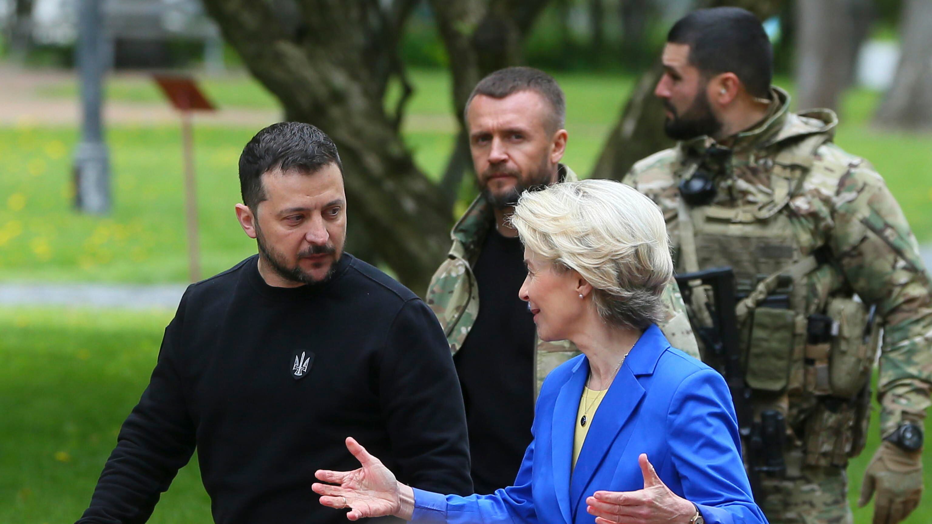 Von der Leyen da Zelensky. In arrivo altri carichi di armi (con i missili a lungo raggio)