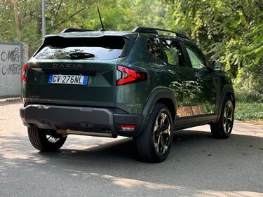 Dacia Duster Hybrid 2024: guarda la gallery del SUV con consumi da citycar 1