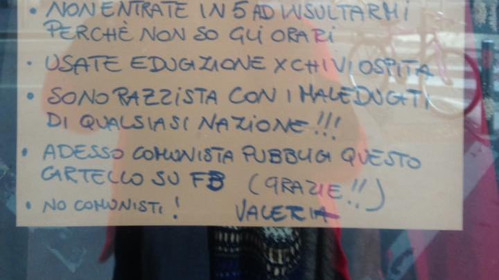 Milano, negoziante espone il cartello in vetrina: "Solo italiani"