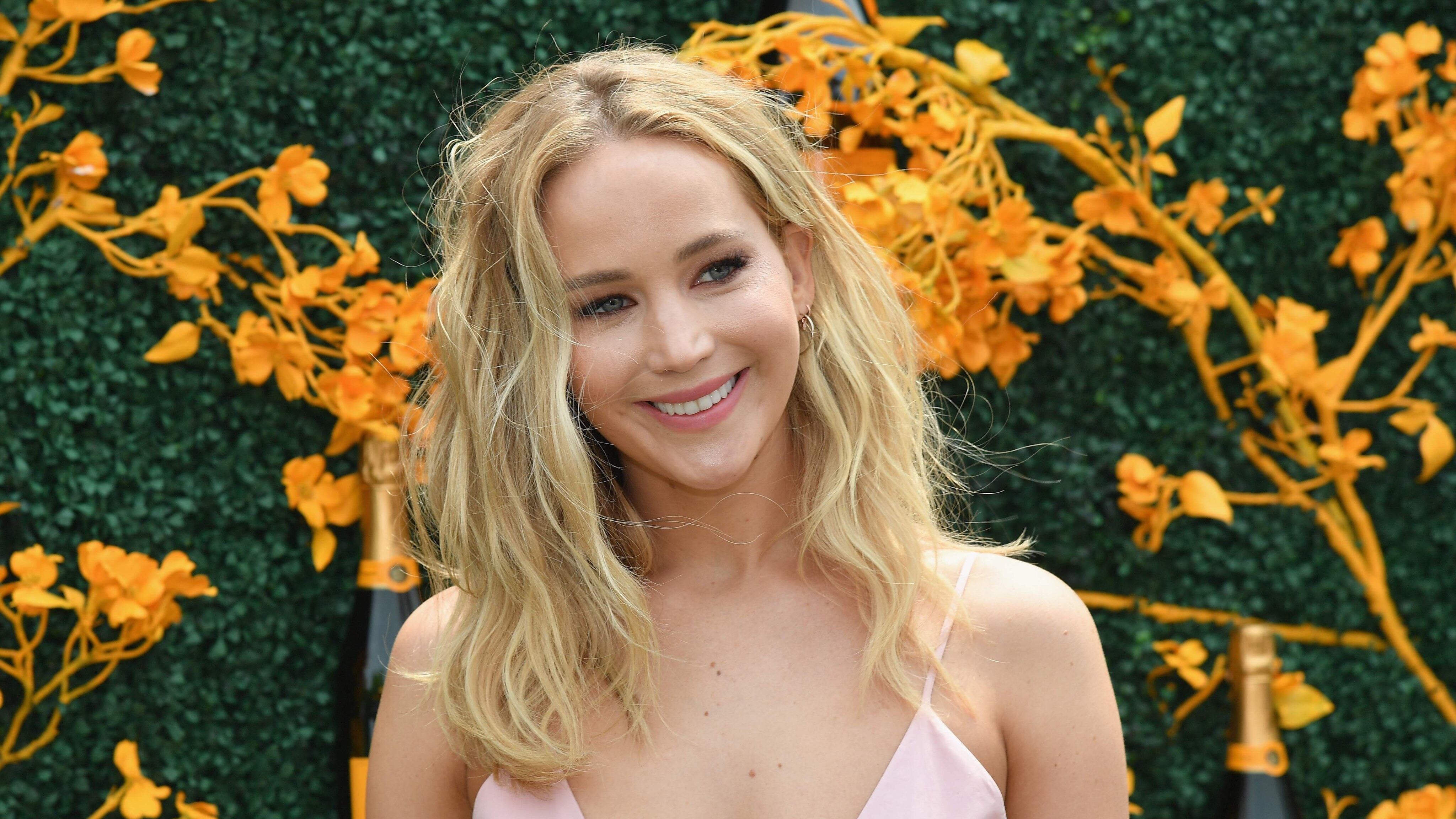 Jennifer Lawrence si sposa domani in un castello stregato?