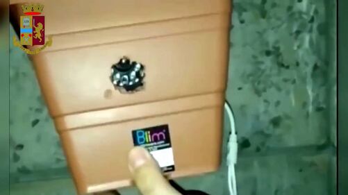La polizia ha trovato un fortino della droga in una casa a Milano 5