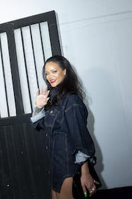 Rihanna sorprende i fan all'inaugurazione di "Fenty pop up Store" 4