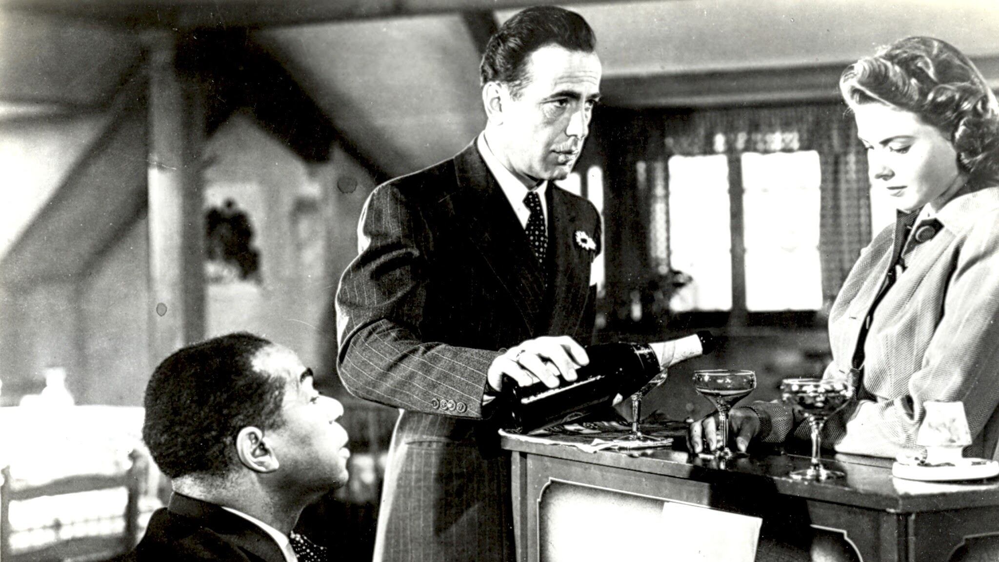 L’astio di The Donald verso l’estero scoppiato sul pianoforte di Bogart