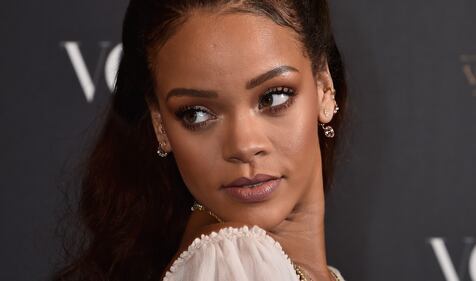 Rihanna, top trasparente su Instagram 28
