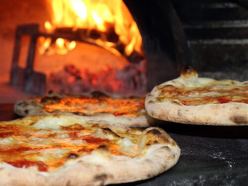 Gli assegnano il numero di una pizzeria: risarcito dalla compagnia telefonica