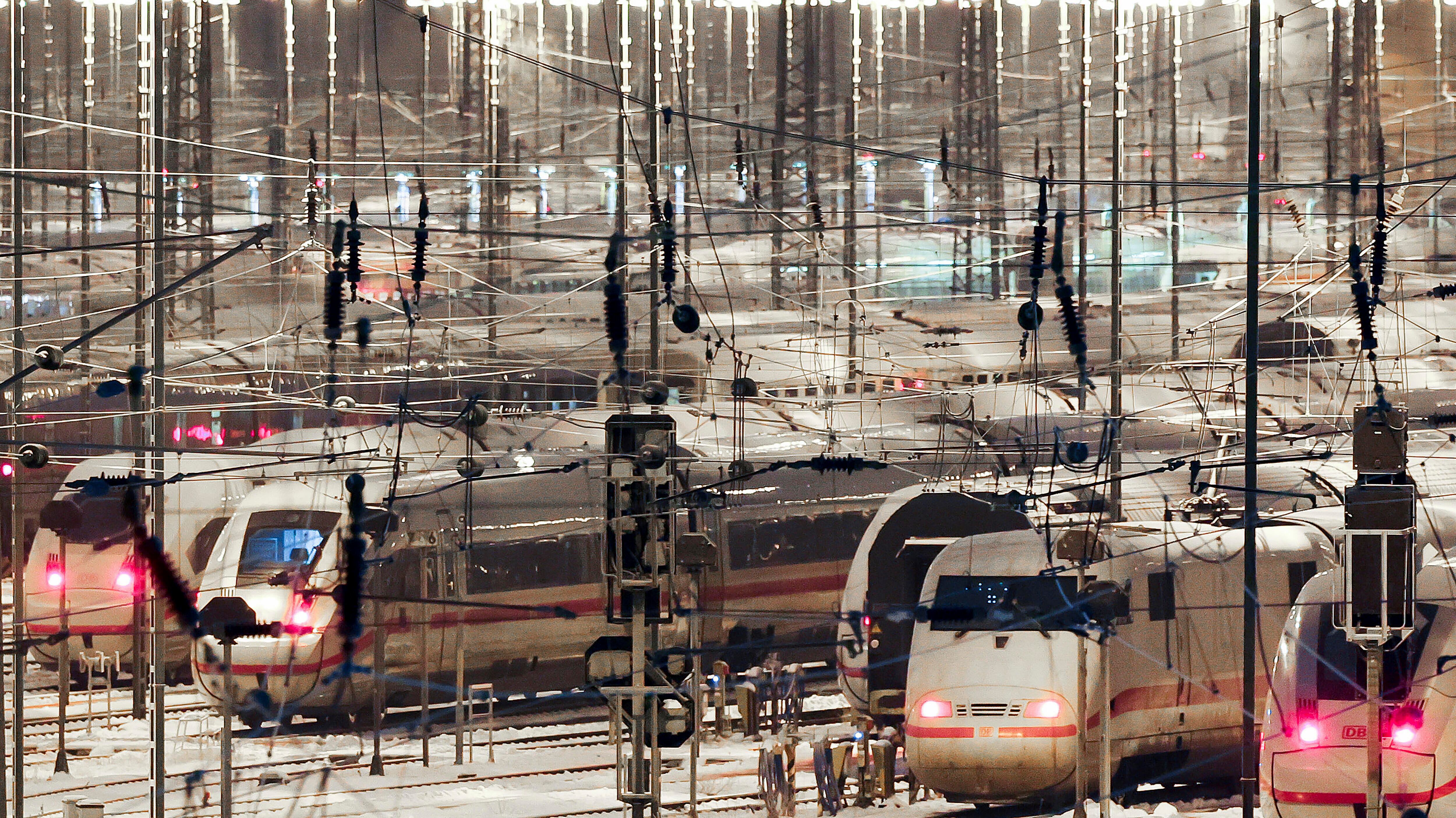 La Germania in crisi: paralisi dei treni ferrovieri in sciopero