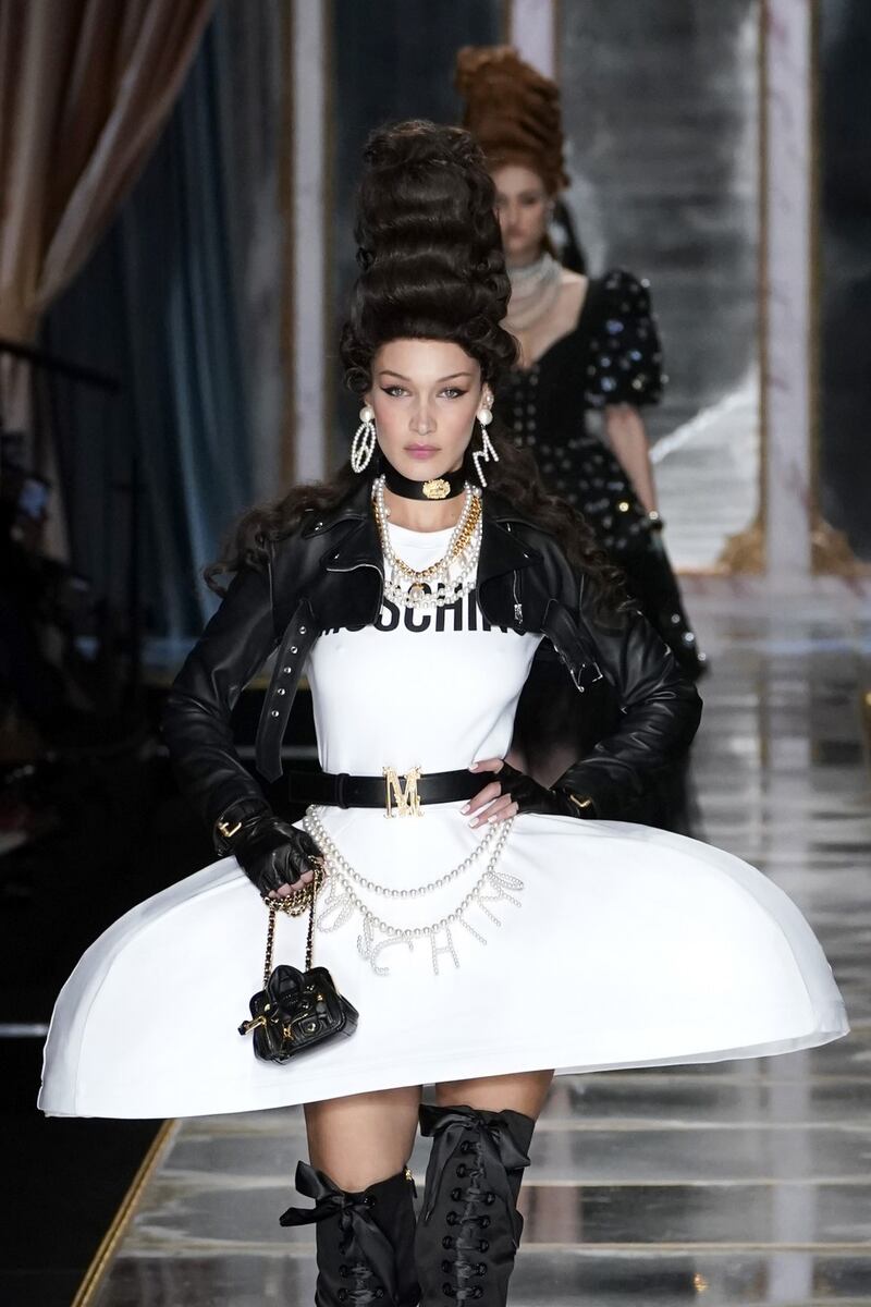 Bella Hadid, le immagini dalle passerelle 7