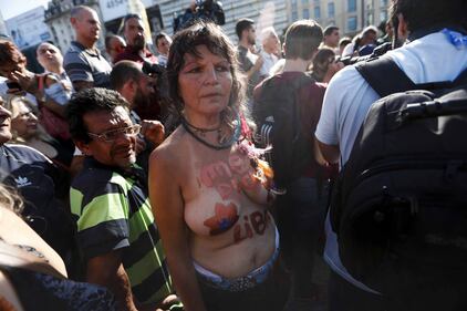 In Argentina è il "tetazo", per diffondere il topless 14