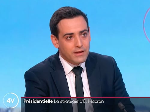 Stéphane Séjourné, chi è il politico francese che ha insultato la Meloni