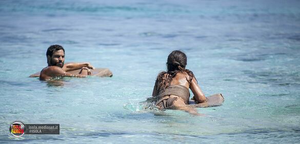 Isola dei Famosi: foto hot da Playa Uva 11