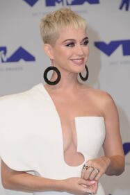 MTV VMA 2017, Katy Perry presentatrice sexy 3