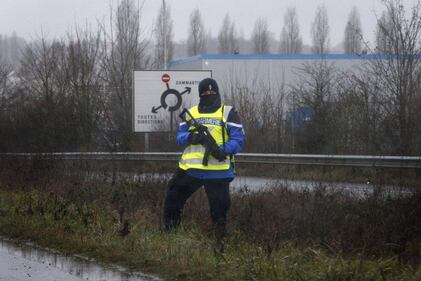 Terroristi asserragliati in un'azienda a Dammartin-en-Goele 4