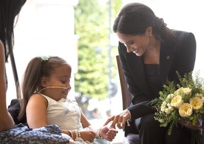Meghan Markle e il Principe Harry tra i bimbi per beneficenza 7