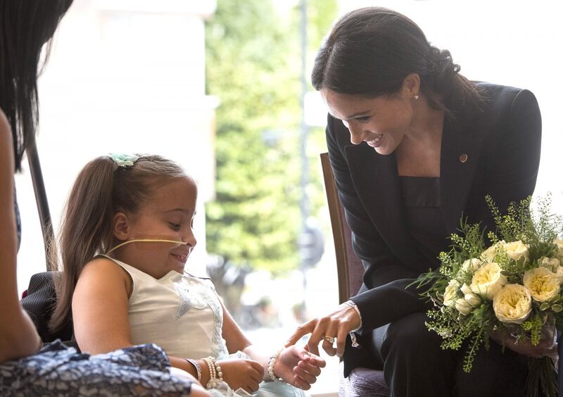 Meghan Markle e il Principe Harry tra i bimbi per beneficenza 7