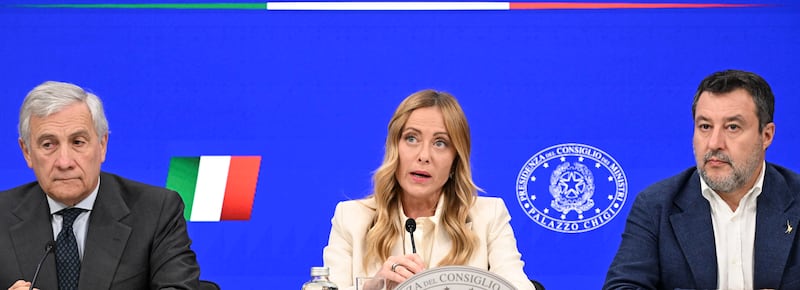 Dal Cdm via libera alla legge di bilancio. Il “salvadanaio” per i neonati. Irpef al 33% fino a 55.000 euro. Flat tax sale a 100mila euro. Slitta il decreto bollette. Tutte le novità