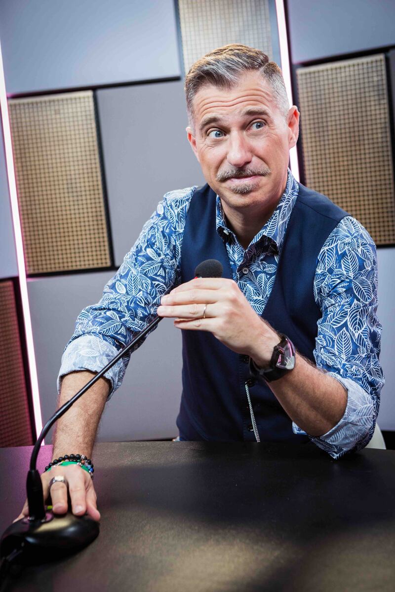 Gabriele Corsi nello studio di "Deal With it - Stai al gioco” 10