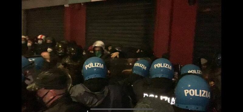 Scontri tra agenti e militanti di Casapound a Casal Bertone 1