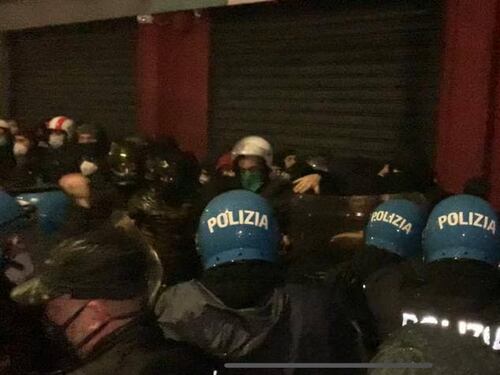 Scontri tra poliziotti e militanti di Casapound a Casal Bertone