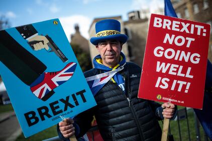 Brexit: i manifestanti fuori il Parlamento inglese  4