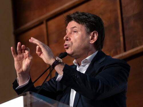 Conte rivendica il Superbonus. E su Draghi...