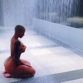 Amber Rose: scatti hot in monokini su Instagram 12