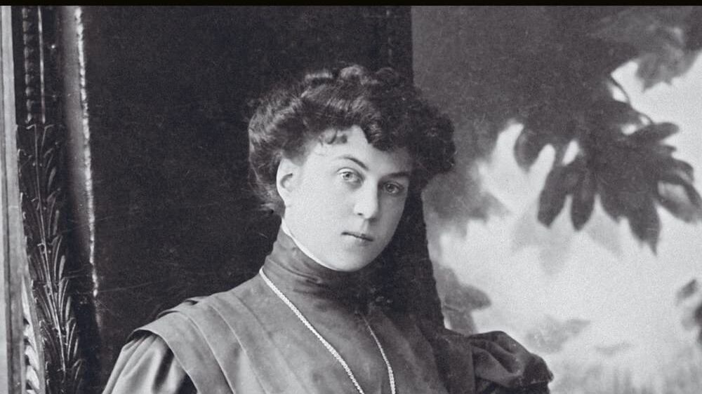 La rivoluzionaria raccontata da "mamma" Carrère