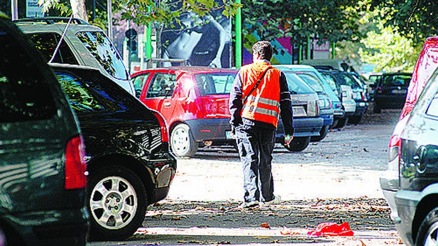 Danni alle auto parcheggiate «Sono i posteggiatori abusivi»