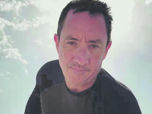 I dubbi sul comandante salvo con l'equipaggio. Regate e miliardari: "Un velista rispettato"