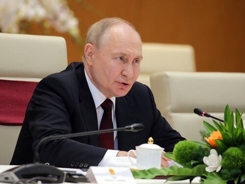 Putin in difficoltà usa la solita minaccia. "Svilupperemo ancora armi nucleari"