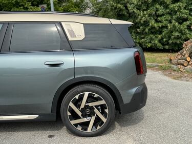 MINI Countryman SE ALL4: guarda la gallery del crossover elettrico da 313 CV 16