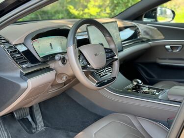 BYD Han: guarda la gallery della berlina elettrica cinese da 517 CV 17