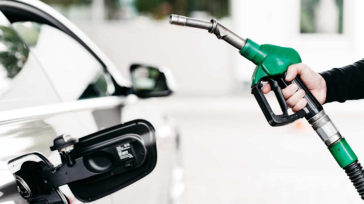 Schizza il costo della benzina: quanto si paga adesso