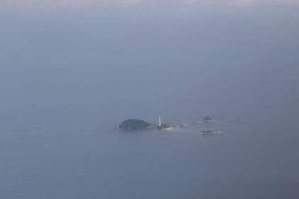 Volo malese precipitato: i resti dell'aereo 1