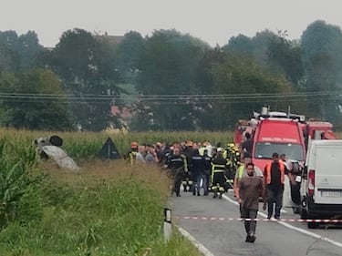 Si schianta aereo delle Frecce Tricolori nel Torinese, morta una bimba. Le immagini 5