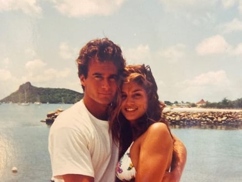 Cindy Crawford non è invecchiata: il confronto con la foto del 1994