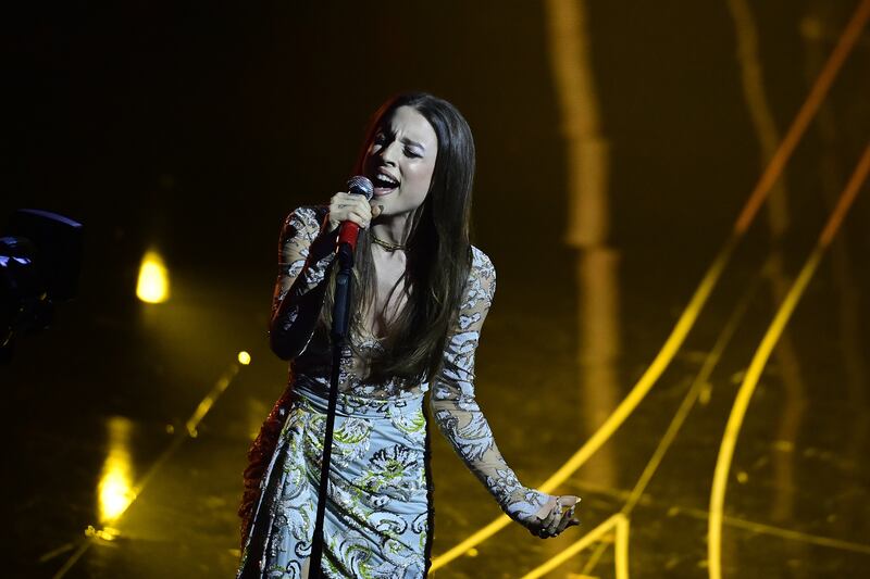Sanremo 2024: ecco il look della quarta serata del Festival di Angelina Mango 10