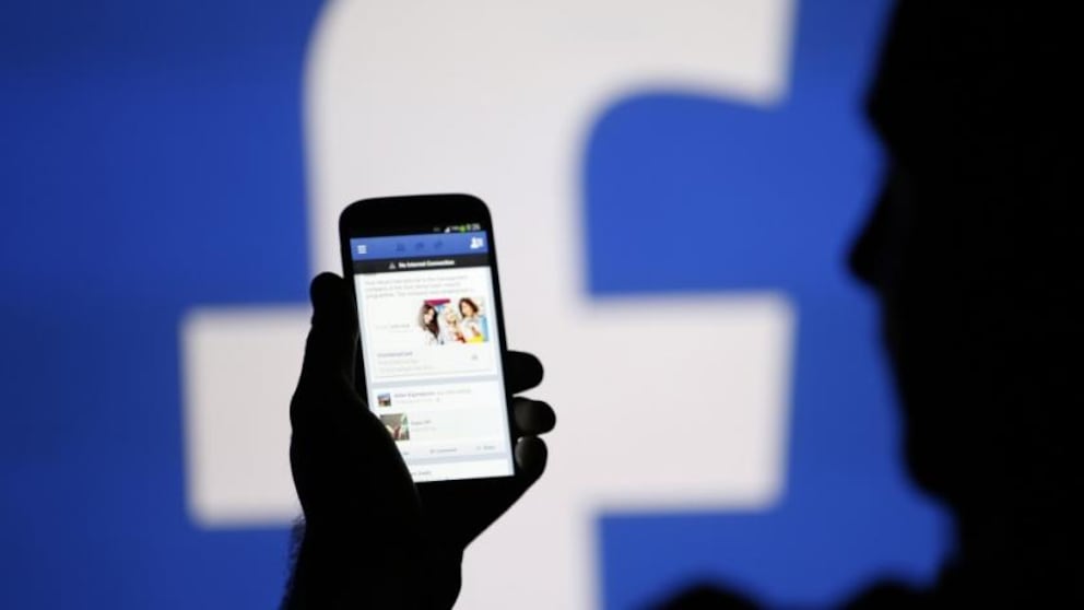 Facebook rende accessibili foto di milioni di utenti: "Colpa di un bug"