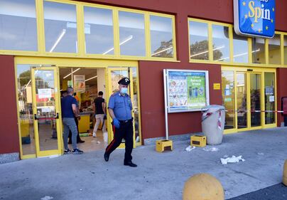 Sparatoria in un supermercato a Cormano: ferita una bambina e un vigilante 5