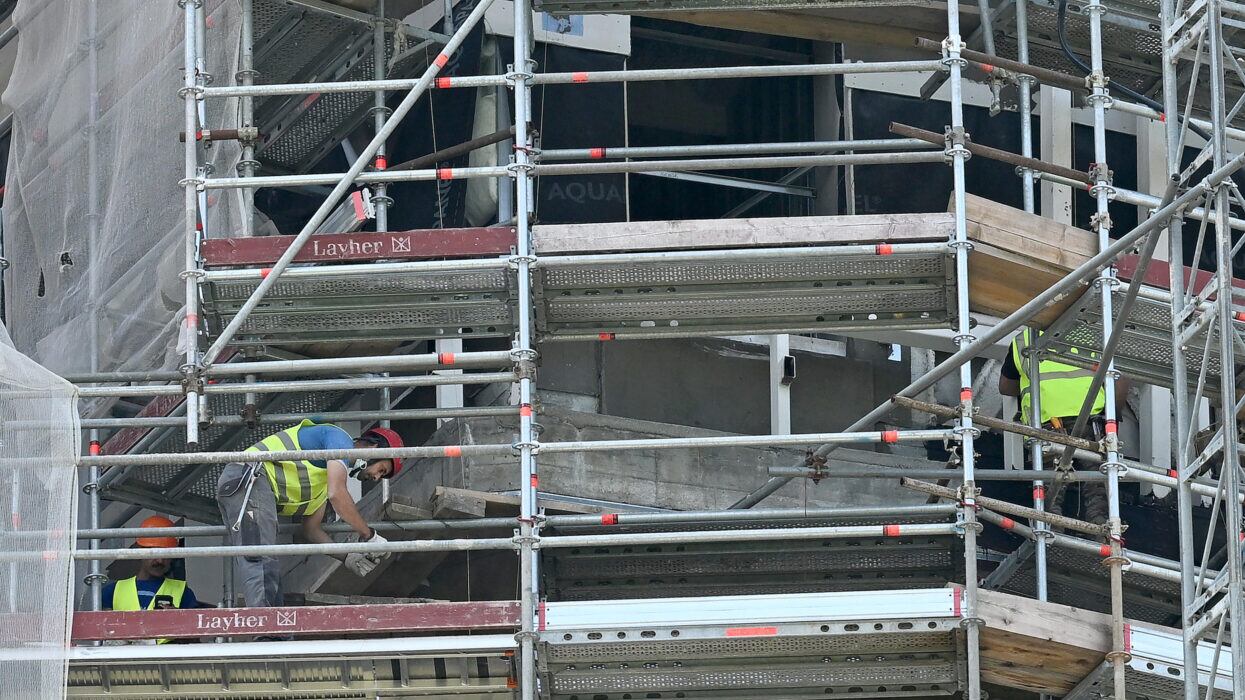 Pnrr, Regioni e Comuni si mettono di traverso. "Con i tagli rischiamo di bloccare i cantieri"