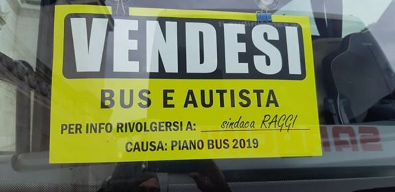 I bus turistici bloccano piazza Venezia 1