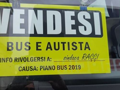 I bus turistici bloccano piazza Venezia
