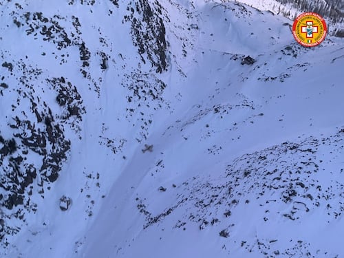 L'avaria e l'atterraggio a 2.100 metri sulle Dolomiti: così la pilota ha salvato tutti i passeggeri