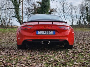 Alpine A110 S, guarda le foto della due posti francese da 300 cv 10