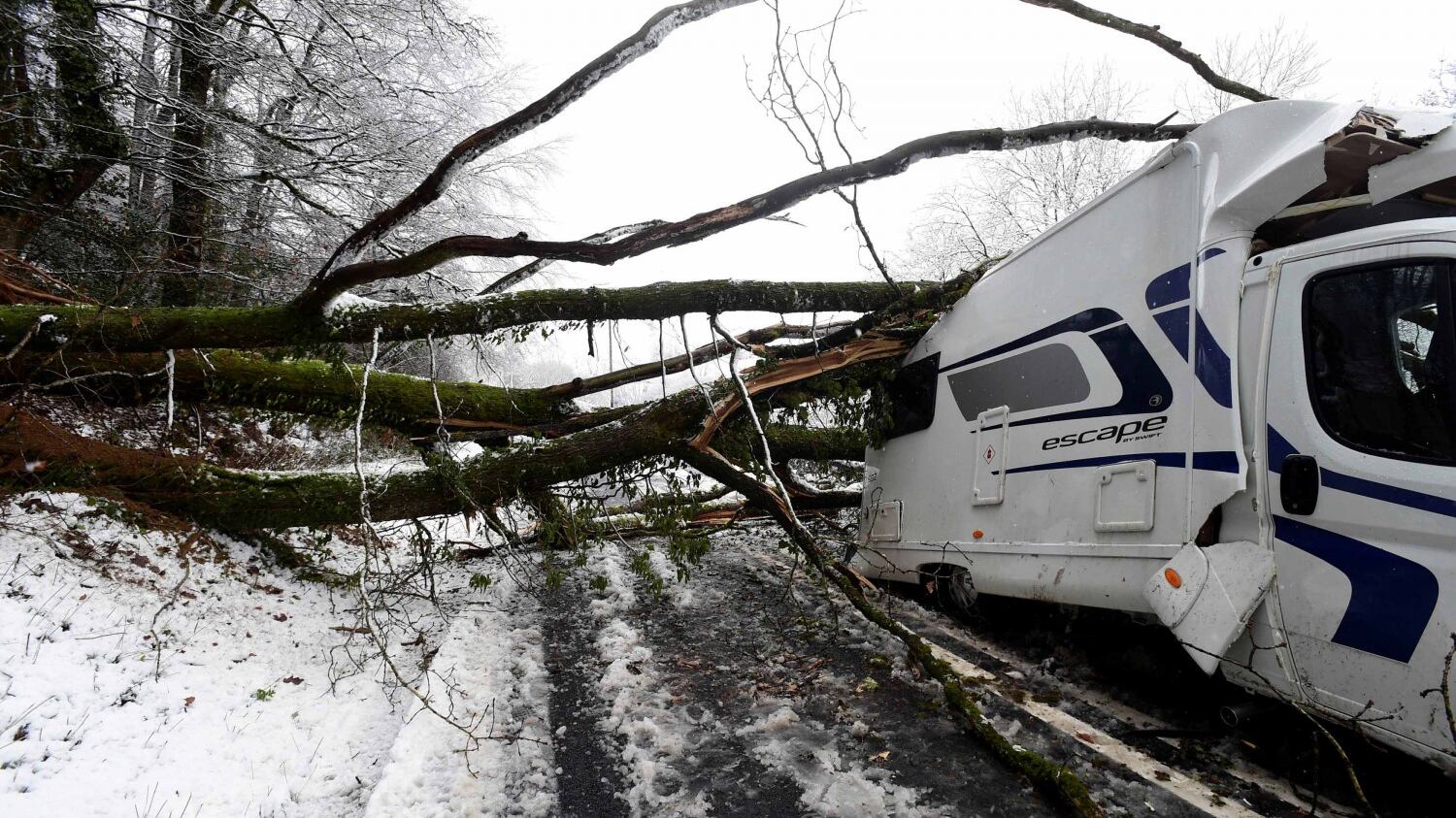 Maltempo, ultima ondata di gelo del 2017: nevicata record a Cortina