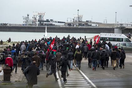 Calais, la rivolta dei migranti 15