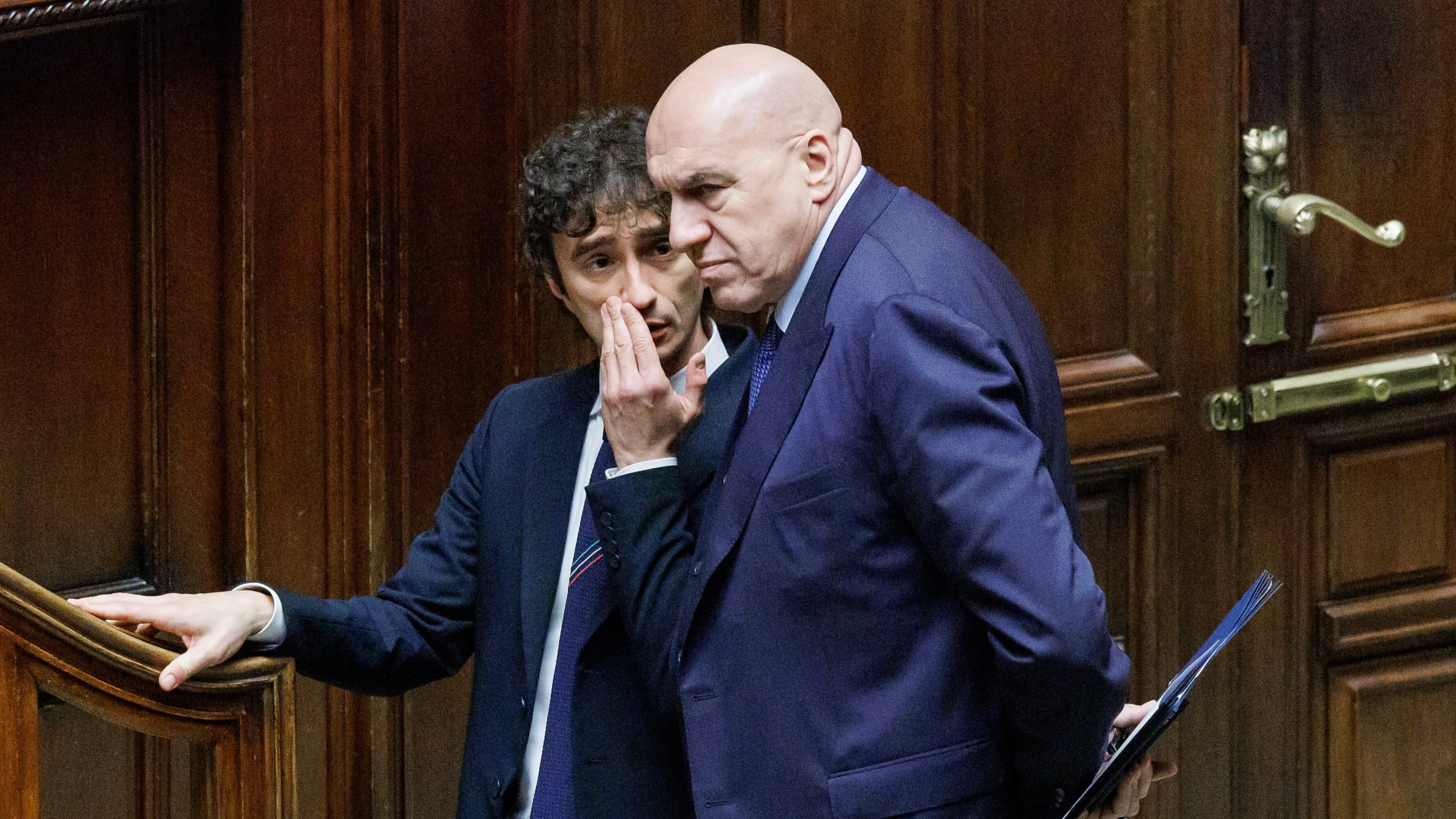 Crosetto: "Con Kiev senza ambiguità". L'Italia invia un lotto di generatori elettrici