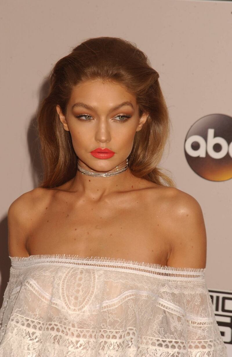 Gigi Hadid, lato b e trasparenze 8
