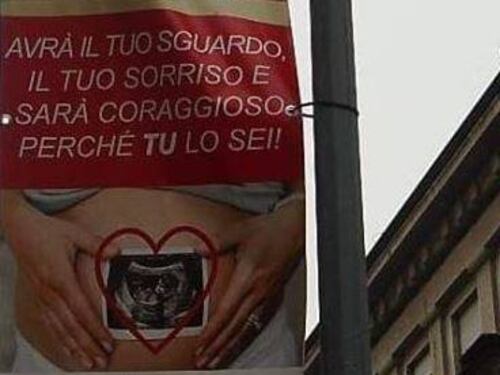 Bufera su spot anti aborto davanti alla Mangiagalli: "la 194 è legge di Stato"