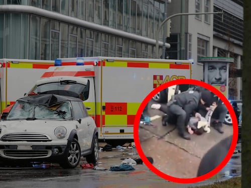 Auto sulla folla a Monaco: un morto e bambini tra i 28 feriti. Fermato un afghano, ipotesi attentato