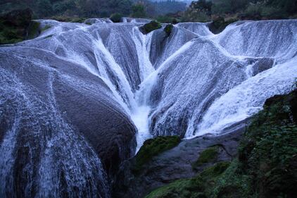 La cascata "d'argento" più bella della Cina 1